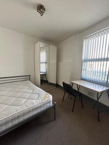 3 bedroom flat to rent - Photo 5
