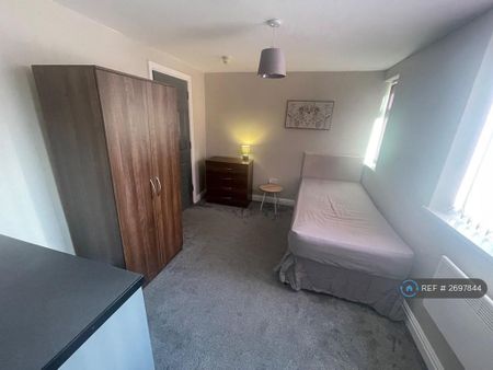 1 bedroom in a house share to rent - Photo 5