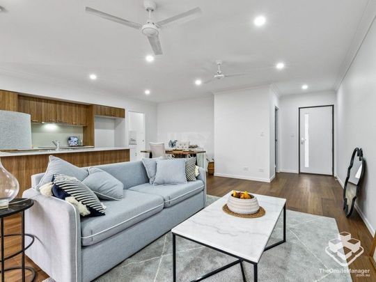 Brand new townhouses, 4bed AC and pool - Photo 1