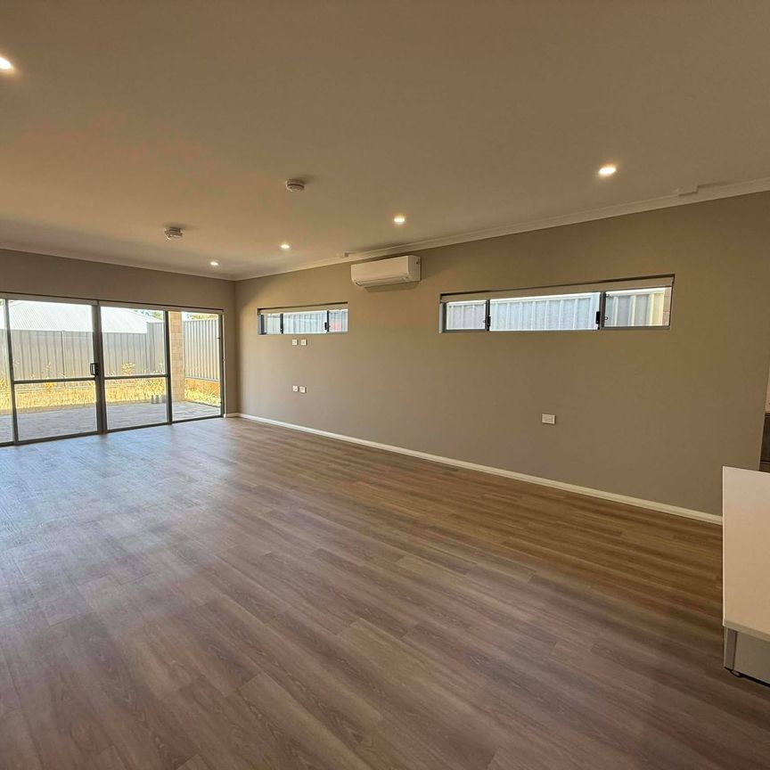 Perfect for Sda Living, Fifo Workers, or a Group Seeking Independent yet Shared Accommodation. - Photo 1