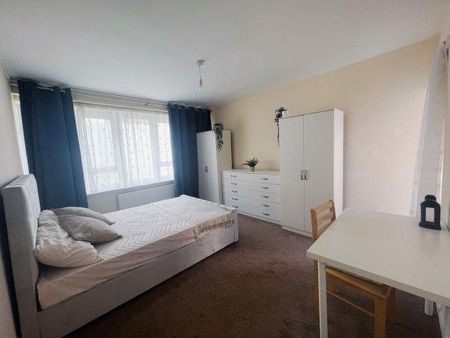 4 bedroom flat to rent - Photo 2