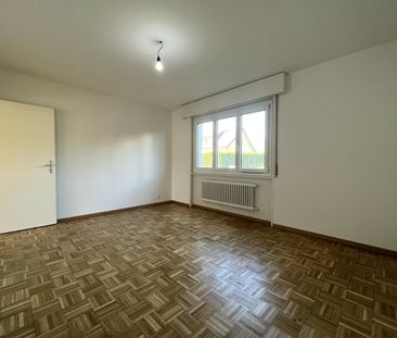 Large 3.5-room apartment in Saubraz - Photo 3