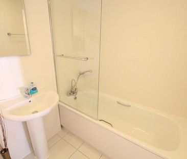 58 Sandy Lane, Woking - 2 bedrooms Property for lettings - Seymours - Photo 6