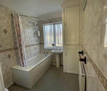 3 bedroom semi-detached house to rent - Photo 6