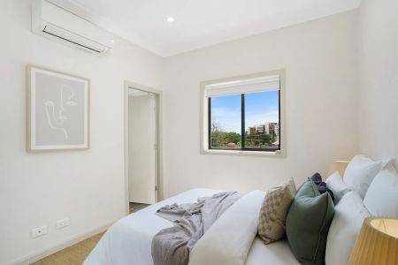 Stunning Two-Bedroom Unit in Ultra-Convenient Location - Photo 5