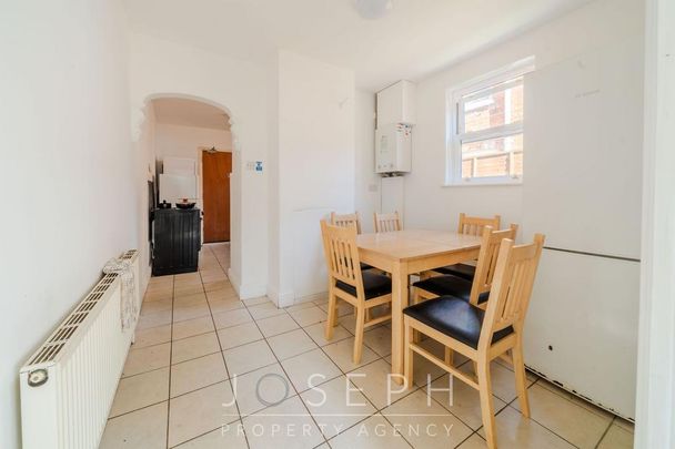 1 bedroom in a house share to rent - Photo 1