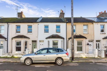 1 bedroom in a house share to rent - Photo 5