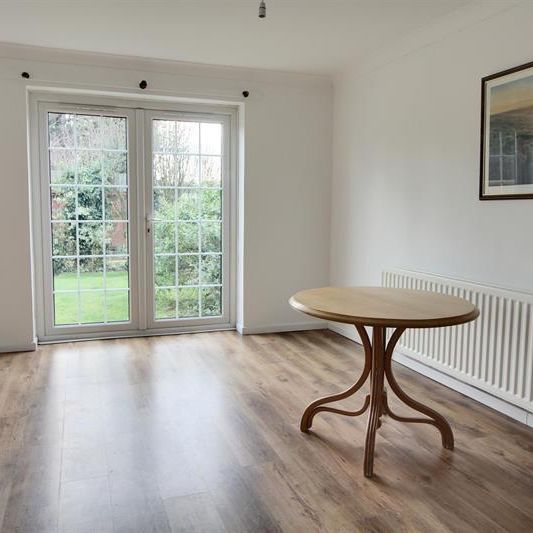 3 bedroom end of terrace house to rent - Photo 1