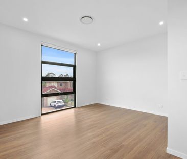 Family Home - Photo 4