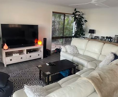 Coombabah - Photo 1
