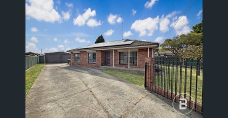 Fresh 3 Bedroom home with exceptional shedding and side access - Photo 5