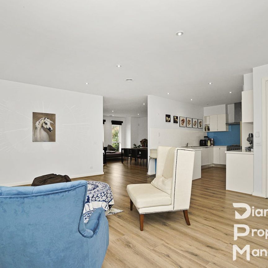 Spacious & Stylish Family Living in Prime Bayside Pocket - Photo 1