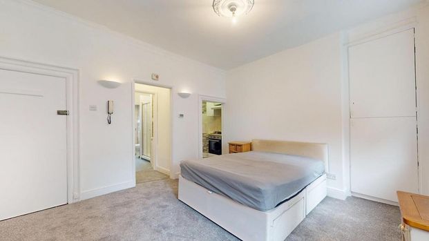 Studio to rent - Photo 1