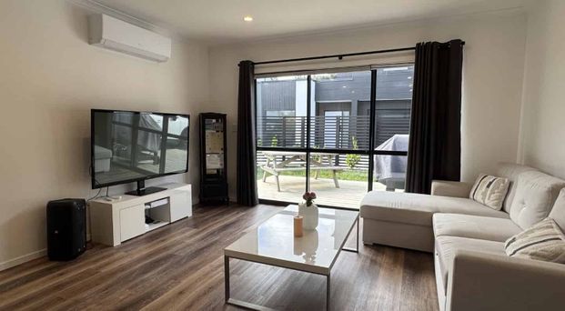 Stunning Three Bedroom in Sought After Queenwood - Photo 1