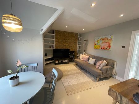 1 Bed Flat, Trinity Road, SW18 - Photo 2