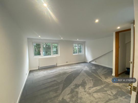 4 bedroom terraced house to rent - Photo 1