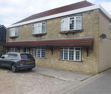 Crantock Filton Lane, Stoke Gifford, Bristol, BS34 - Photo 2