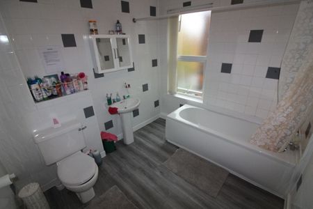 St Marks Road, Preston - Photo 4