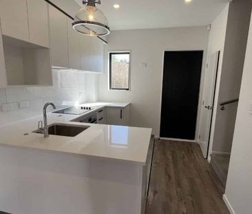 Elevated 2 Bedroom Corner Townhouse - Photo 3