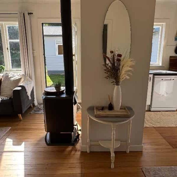 FULLY FURNISHED & SELF CONTAINED Central home - Photo 1
