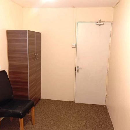 1 bedroom in a house share to rent - Photo 4