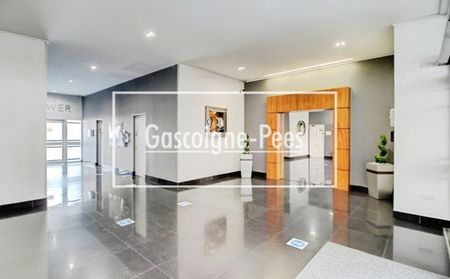 Skyline Plaza, RG21 - Photo 2