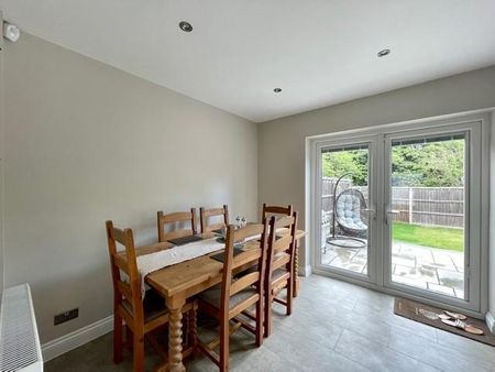 3 bedroom semi-detached house to rent - Photo 3