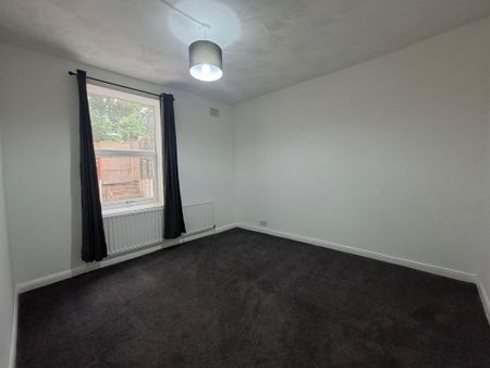 2 bedroom ground floor maisonette to rent - Photo 3