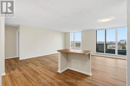 1215 - 2951 RIVERSIDE DRIVE - Photo 2