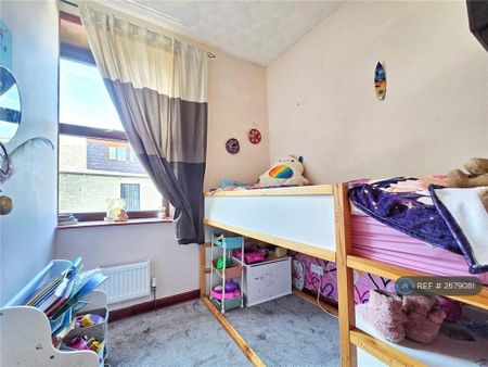 3 bedroom end of terrace house to rent - Photo 4