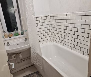 Room in a Shared House, Malmesbury Road, E3 - Photo 3