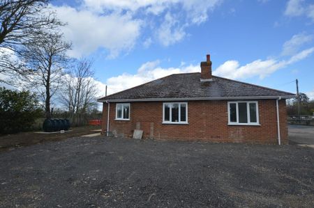 3 bedroom detached bungalow to rent - Photo 3