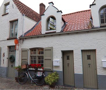 Gerenoveerde 1-slaapkamerwoning met koer te huur in Brugge - Photo 1