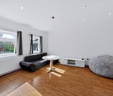 1 Bed Flat, Ruskin Road, N17 - Photo 2