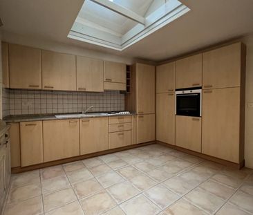 FOR RENT – Unconventional 3-room duplex apartment in Saint-Aubin - Photo 3