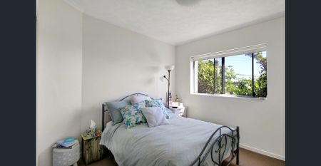 Excellent Location Close to Train & Shops! - Photo 5