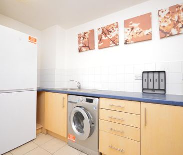 1 bedroom in a flat share to rent - Photo 5