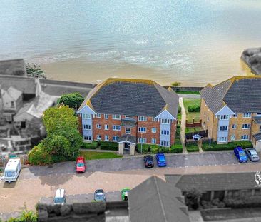 St. Leonards Close, Grays, RM17 - Photo 2