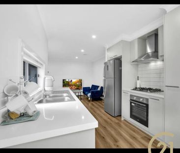 Modern Fully Upgraded Family Home – Prime Location & Ultimate Conve... - Photo 1