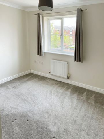 Four Double Bedroom Property To Let in Lichfield - Photo 2