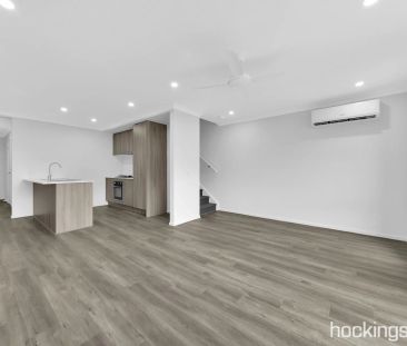 Brand New Townhouse in Prime South Morang Location – Walk to Middle... - Photo 2