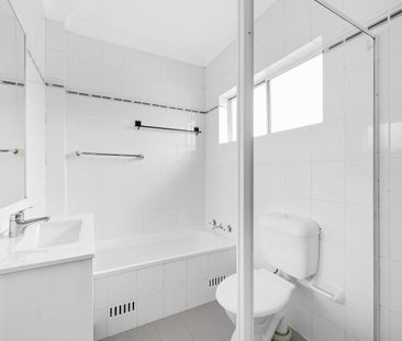 Dual level townhome in a quiet location- close to buses, park and l... - Photo 5