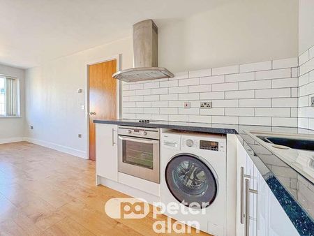 Falcon Drive, Cardiff Bay, Cardiff, CF10 - Photo 5