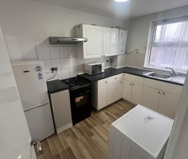 4 bedroom flat to rent - Photo 6