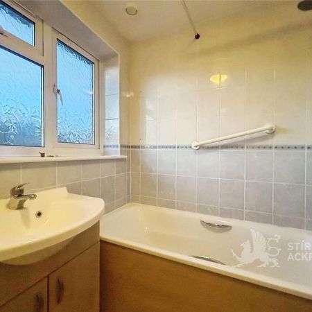 1 bedroom in a house share to rent - Photo 3