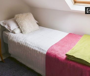 Room for rent in 5-bedroom apartment in Blackthorn, Dublin - Photo 5