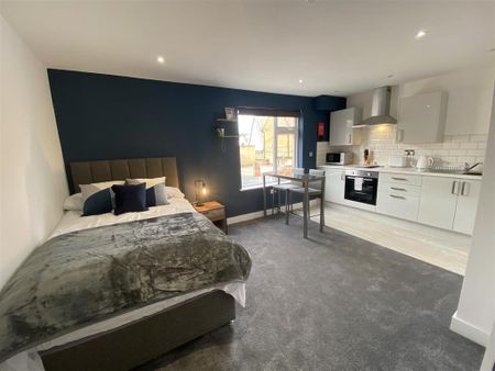 1 bedroom in a house share to rent - Photo 2