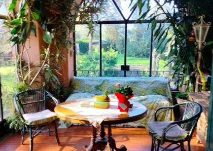 Ardeatina-Divino Amore: Quiet, charming rustic villa, big and well-curated garden, 3 beds, 1 study, 3 baths, living room, kitchen, with terraces , AC and parking space. Ref 2322