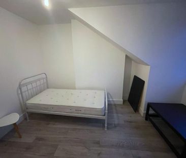 1 bedroom in a flat share to rent - Photo 4