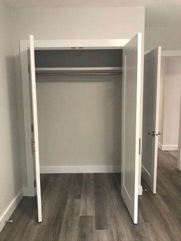 CRESTLINE APARTMENTS - Photo 4